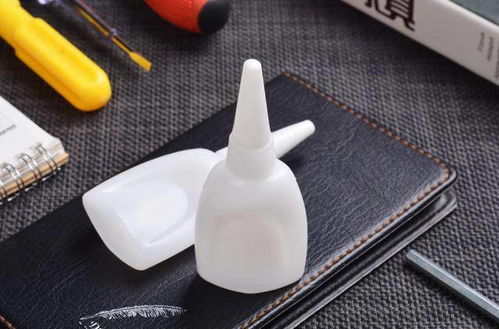 告别粘腻烦恼 揭秘轻松应对502与热熔胶的神奇日用品